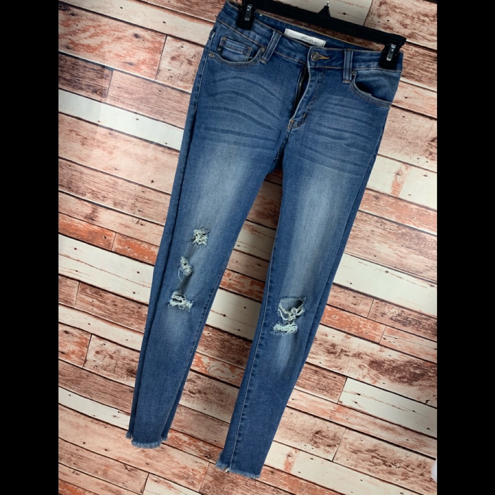 Kancun Estilo Jean Size 25 Super Stretchy Raw Hem.